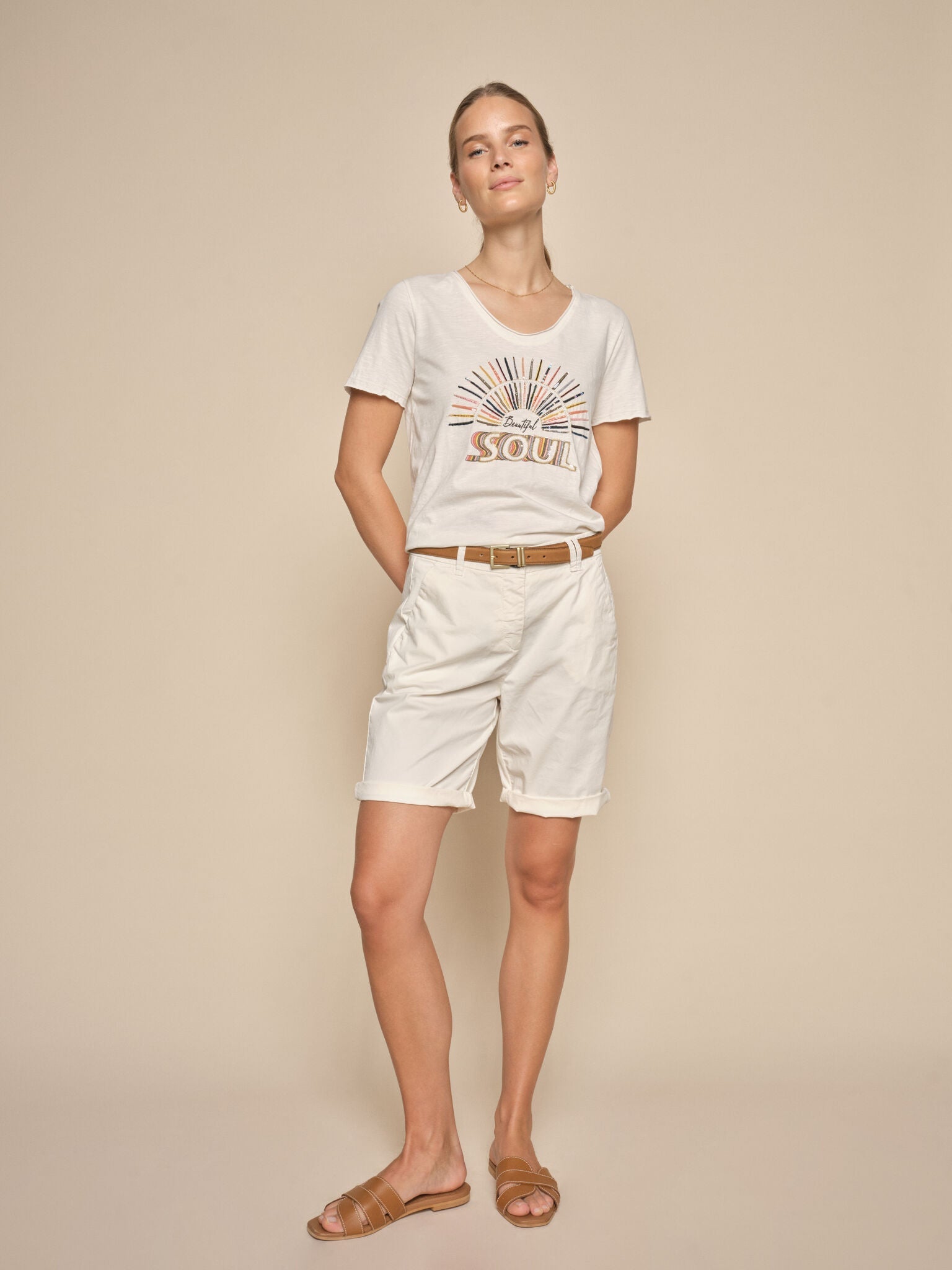 Modelshot / Ecru / Detail